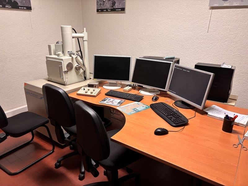 SEM JEO 003 JEOL JSM 6490LV Scanning Electron Microscope 01 Regen Microscopy used second hand electron microscope for sale