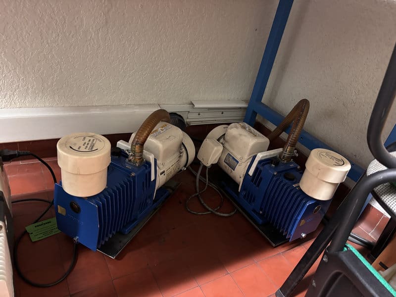 SEM JEO 003 JEOL JSM 6490LV Scanning Electron Microscope 07 Pumps Regen Microscopy used second hand electron microscope for sale