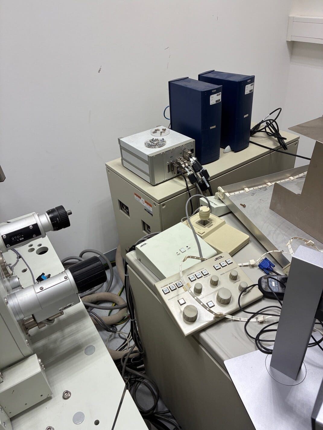 SEM JEO 005 JEOL JSM 7401F Scanning Electron Microscope 04 1 Regen Microscopy used second hand electron microscope for sale